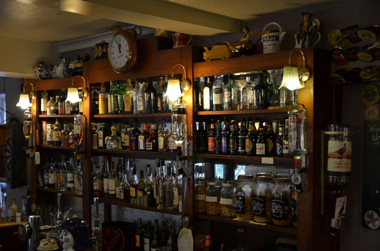 The Clytha Arms Hotell Abergavenny Exteriör bild